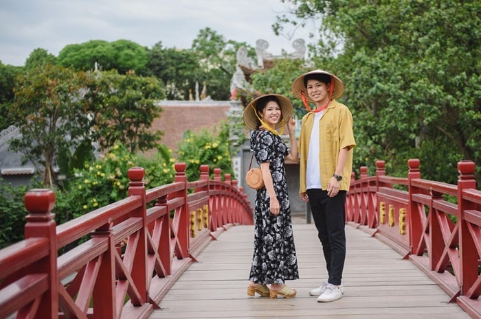 Lựa chọn trang phục phù hợp khi tham quan di tích